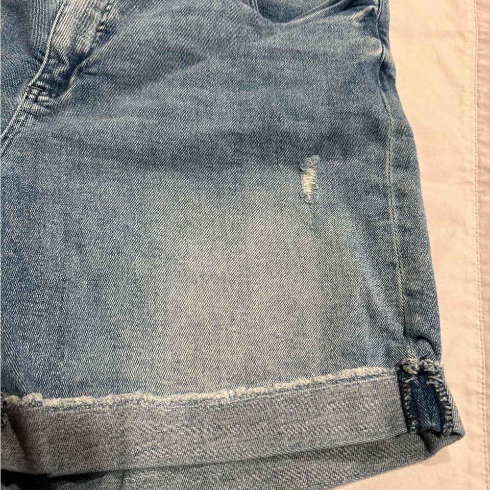 ⭐️Kut from the Kloth Light Blue Jean Shorts - Picture 4 of 6
